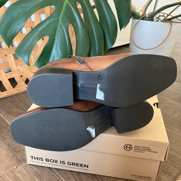 Clarks Dark Tan Leather Ankle Boot, Women's, Size 9 - Picture 5 of 10